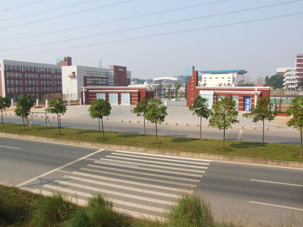 長沙市洞井中學(xué)-箱式泵站