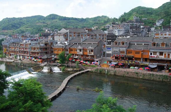 鳳凰自來(lái)水公司無(wú)負(fù)壓變頻供水設(shè)備